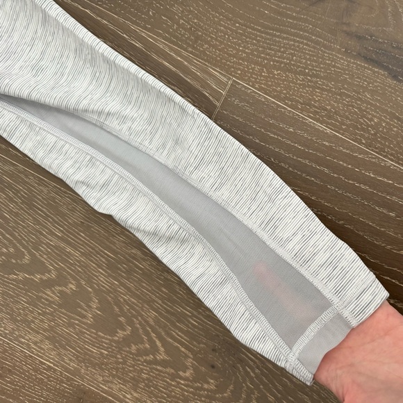 Lululemon - Train Times 7/8 Pants - Size 4 - Picture 12 of 12